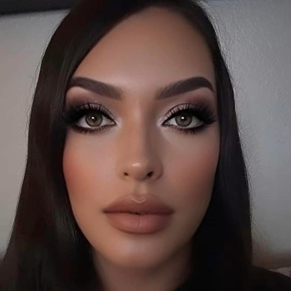 Meet your Posher, Emma - Picture 1 of 1